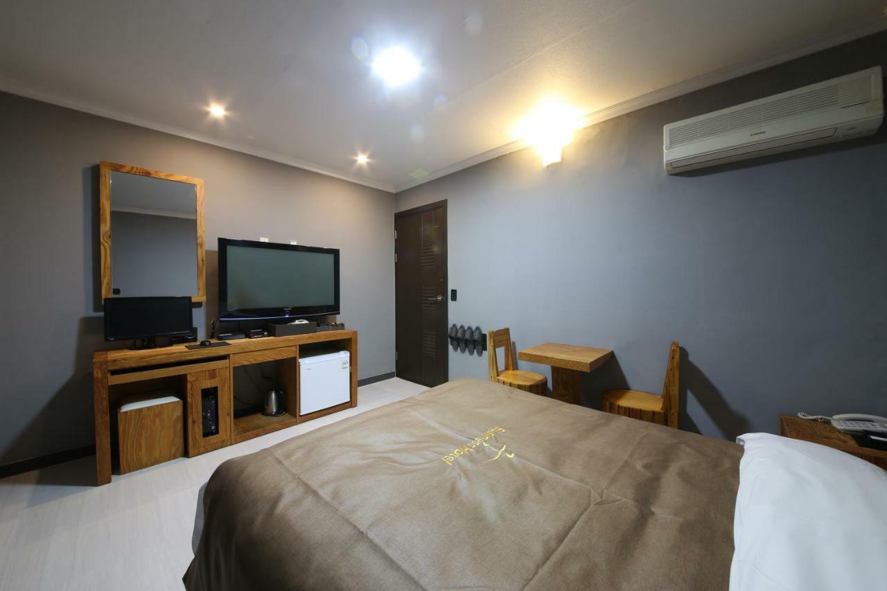 Gung Hotel Jeonju Exterior foto